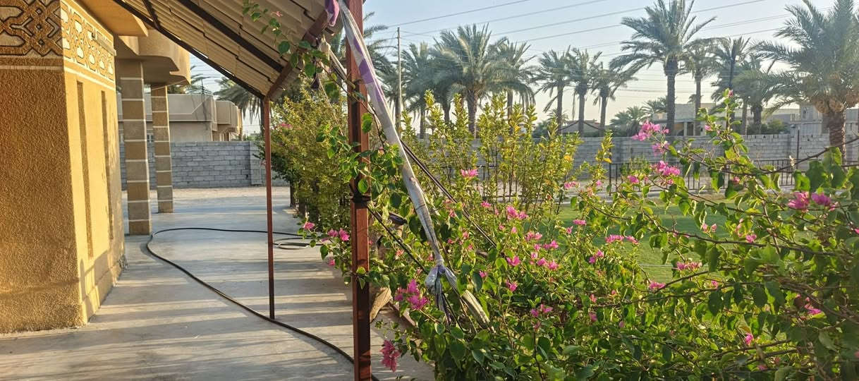 إعلان بيع فرصة استثمارية مميزة
​الموقع: بغداد – أبو غريب – الحمدانية الأولى
​مواصفات الأرض:
​المساحة: 3 دوانم
​السند والعائدية: طابو زراعي (سند 25)
​الواجهة: 39 متر
​النزال: 192 متر
​مميزات العقار والموقع:
​موقع استراتيجي: الأرض تقع بين شارعين (الشارع الأمامي سايدين، والشارع الخلفي سايد واحد).
​الخدمات: متوفرة بالكامل (ماء وكهرباء متصلة من الجهتين الأمامية والخلفية).
​المنشأة الحالية: تضم 4 بيوت جاهزة (مساحة كل بيت 300 متر) مع حدائق.
​مساحات إضافية: تتوفر مساحات فارغة واسعة جاهزة للبناء والاستثمار.
​البيئة والمحيط: منطقة مأهولة وقريبة جداً من المدارس وكافة المرافق الخدمية.
​📞 للتواصل والاستفسار:
​***********
​*********** بغداد, العراق
