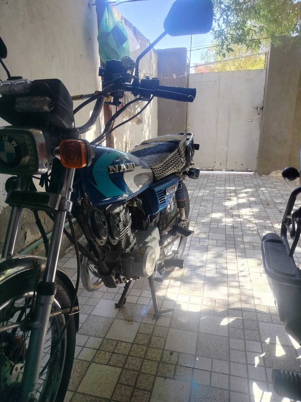 سلام عليكم اخوان دراجه 4كير نامه امتياز مكينه و كهربائيات شلامجه مكينه بيها اقوى ولفات ب العراق مديل 22 رقم و سنويه واسط و تحويل ثاني يوم نقوصات تاير و جوب خلفي + ويل امامي معووج + صالنصه كاتم بيها +الاشارات الخلفيه طافيات +فيلس  ذني الشغلات البسيطه و مكينه مديل 2025 يعني بعدها جديده الاريل مو وياها افتحه و انطيك الدراجه سرعه و معدل و رزانه طبيت ب طسه ب ال 120.  نعوج الويل الامامي و تكطعن 5 من السيام مالته و بنجر التاير الخلفي و خلع من مكانه بس ما نكلبت يعني بس ذني الاضرار باقي الدراجه صاغ سليم السعر1.300.000 مليون و ثلاث مئه الف و مابيها اي مجال للاستفسار *********** واتساب اذا ما رديت على الاتصال

