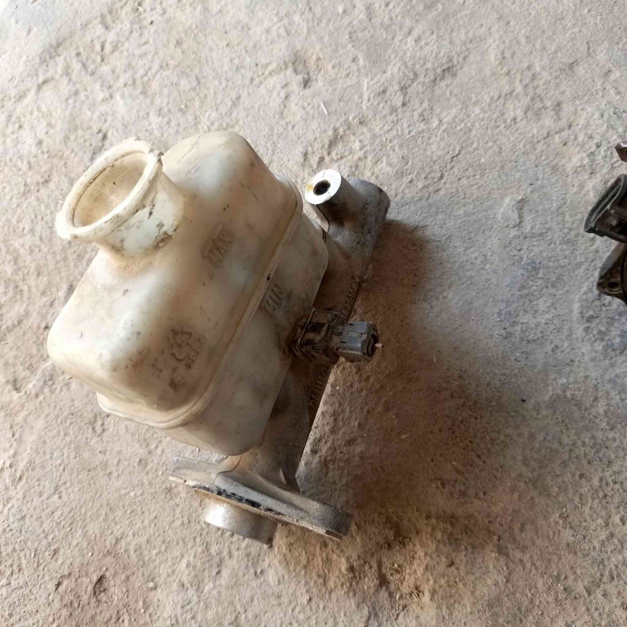 ديلكو محرك ونجي شرط الشغل
عنبار بريك حاويه كرتون دبلات نيسان بيكم شرط ***********

