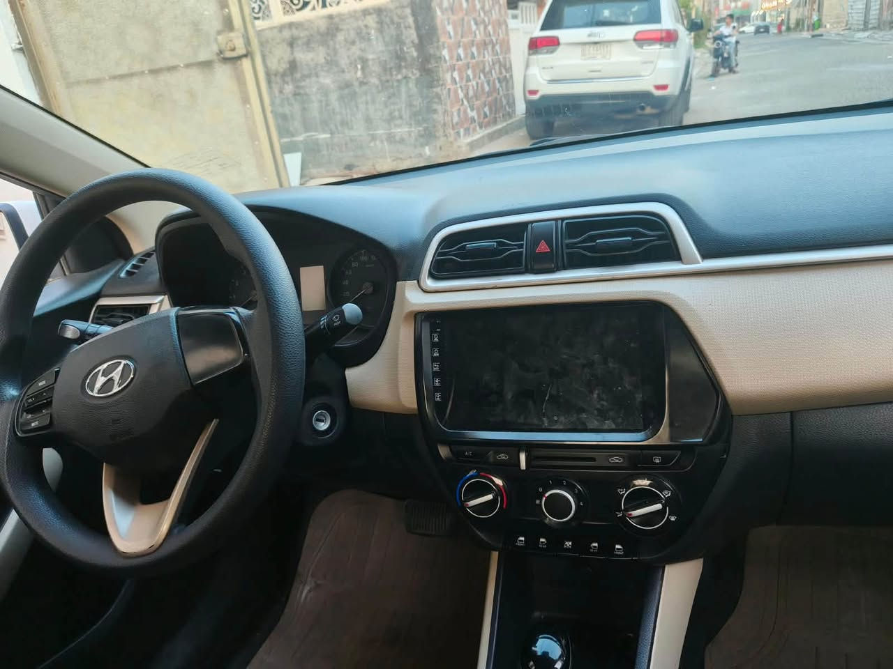 السلام عليكم 
للبيع
هونداي اكسنت رينا خليجي موديل 2020 
ماشية 50 الف حقيقي 
محرك 1400دوش اقتصادية كلش
 دبل قطره 
كير أوتو (اي تي)
 مكفوله من الصبغ والتبديل
بيها بارد بسيط كلش موضح بالسونر 
السياره فول مواصفات 
فتحة (سلايد)
شباج نيكل
شاشه و كامره
حساسات
تحكم ستيرن 
ويل كب 
اشاير بالمري 
بروجكتر
  دوشمه كشنات مكينه وكير مكفولات صدر تبريد تخم تاير جاهزه رقم بغداد الجديد باسمي انكليزي 
 سعر 103 بيه مجال بسيط 
***********
***********
بغداد السيدية
