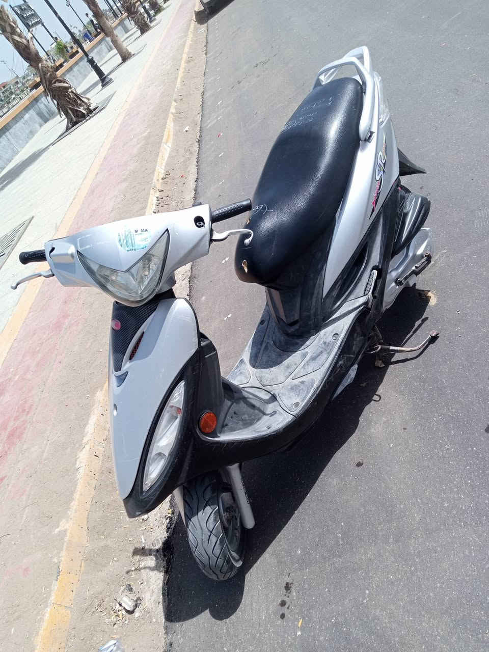 سلام عليكم دراجة كامكو G4 دراجة نضيفة و بلادية من طول لطول مكينة نضيفة ما مفتوحة كفرات نضاف لايت زنون قوي بلادي المبدل بيها فقط صالنصة نوعية تجاري والكابريتر اصلي الباقي ع وضع البلاد سعر 550 بيها مجال شي بسيط تواصل واتساب ***********
