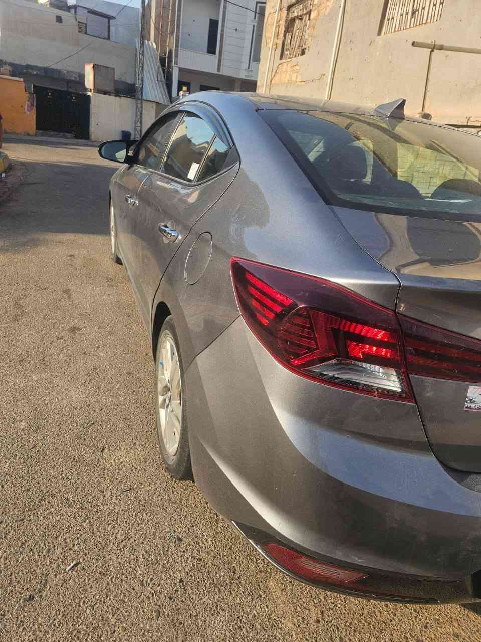 سلام عليكم الانتره موديل 2019 رقم اربيل وارد امريكي بيها صبغ بابين وبنيد محرك 2000 دوش مكينه جديده سعرها 110 وبيها مجال مكان سياره الانبار الرمادي ***********

