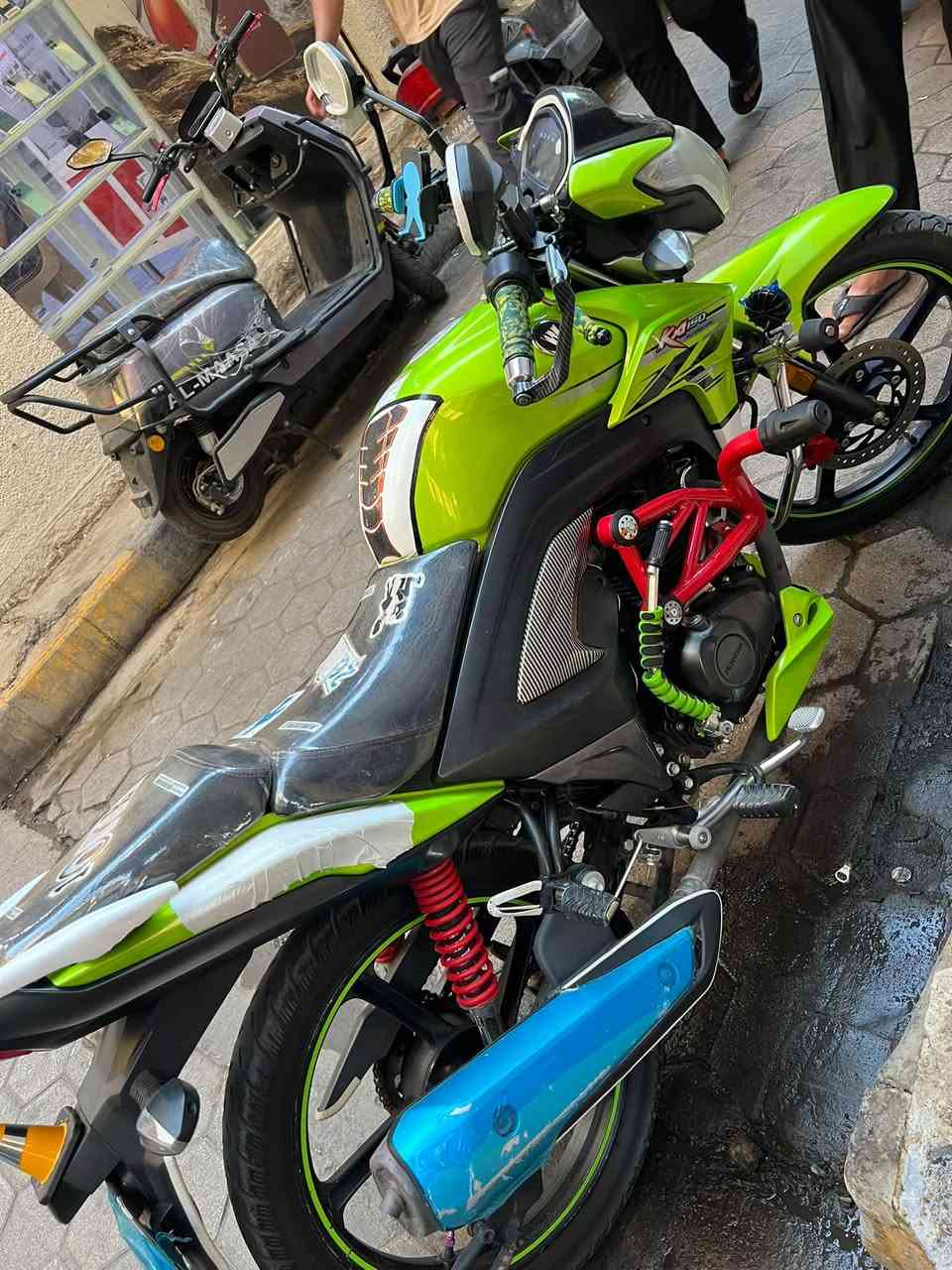 من رخصه الادمن
هاوجي ka  بطح موديل ٢٣ مسجل  لوحات إنكليزي تحويل تحويل اي وقت ثاني يوم هم ايصير 
الدراجه فول مجمبزه مناقصه اي شي دهن بعده جديد او ١٥ والبانزين مفول بل ١٠ لترات 
نضافه الدراجه ١٠٠ بالميه برغي ما مشدود عالمحرك 
ونضافه الكشر لك جديد لا بيه كلبه ولا كلشي 
لان من المحل للبيت شغلي 

ملاحضه فقط بيه دخنه خفيفه يراد تنضيف الكابريتر وصخه 
اني ما عندي مجال لان ارجع من الشغل بال ٩ وره 

المهم السعر ١٧ ونص /// وبيه مجال قليل 
للتواصل هذه رقمي  او وخاص ***********
