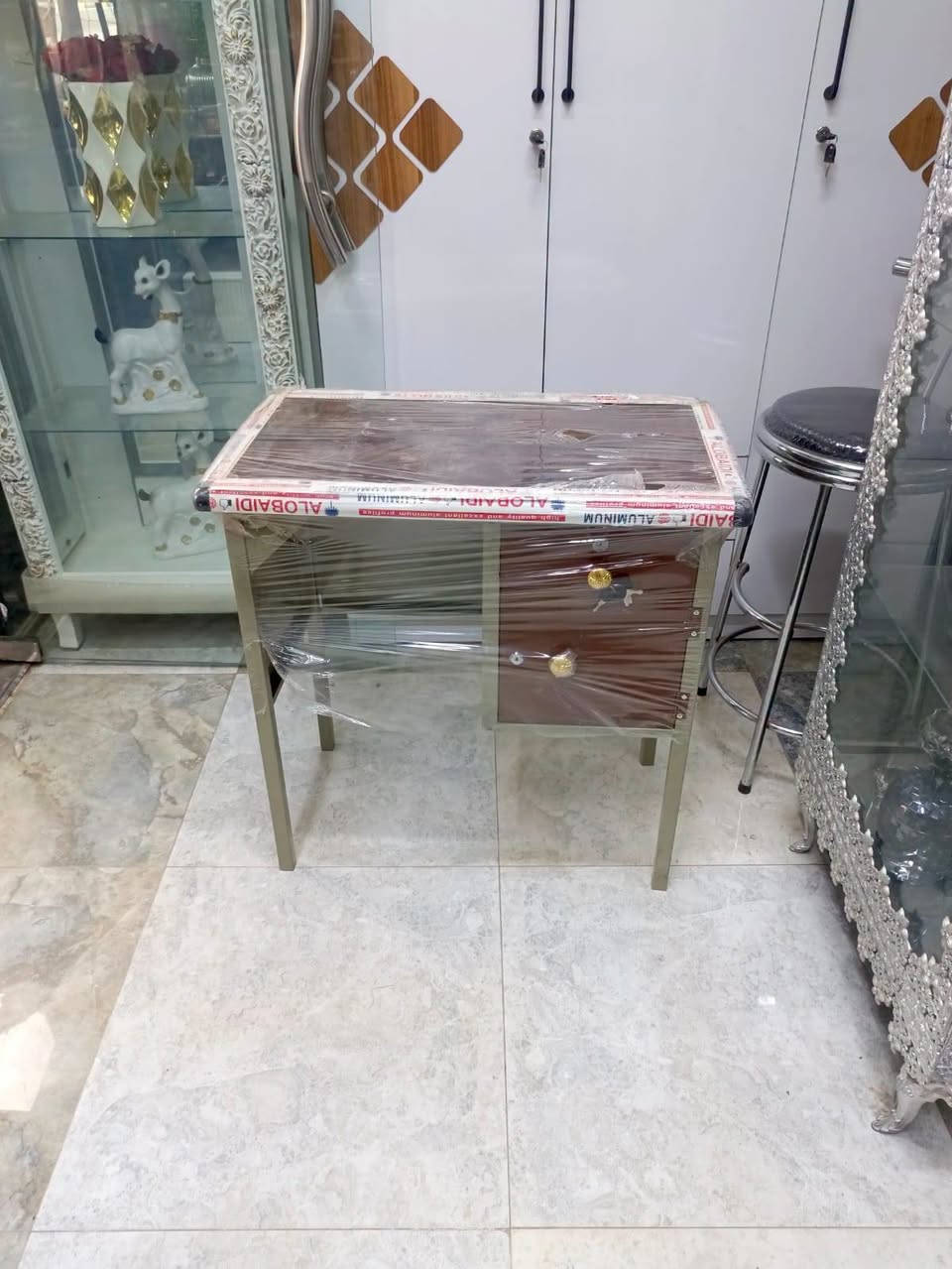 ميز مكتبي حديد ***********
