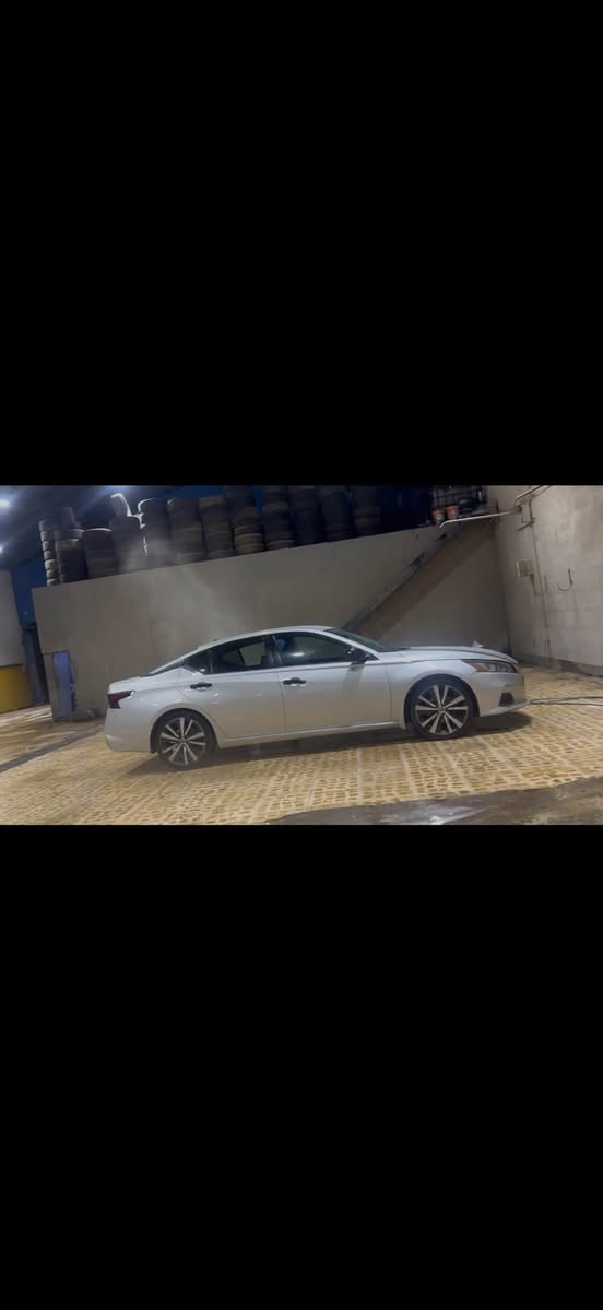 التيما موديل ٢٠٢٠ SR
سيارة كلش نضيفة ❤️وارد امريكي 
محرك وكير وكهربائيات مكفولة ❤️
حادثها جاملغ وبابين كلير 
بانزين عادي وماكو دوانص❤️
فول مواصفات ماعدى الفتحة 
محرك ٢٥٠٠ اربعه سلندر 
رقم اربيل دولي 
سيارة بالعافيه على الياخذها كاملة مكملة ماشاءالله 
رايدها ب ١٣٠ وبيها مجال حك الجية 
مكاني بغداد 
للاستفسار *********** 
غير متواجد ع فيس
