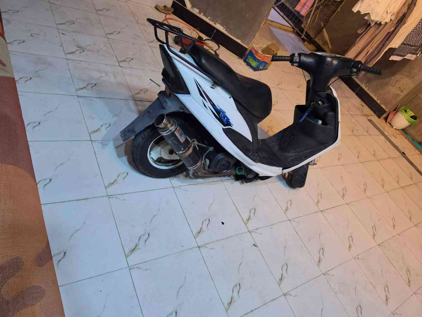 كهربائيات كله شغاله لايت بكلايت هورن اشاير
بيه تزويد صدر امامي رياضي دبل خلفي رياضي ويل كب رياضي يدات بانزين رايضي شوتة اربعه ولف قايش جديد تخم تايرات جديد 
مكينه توه مبوشة 55 نقصه سلف و قلوزة برغي صالنصه الصالنصة مو وياها تجي وياها غيره واحد السعر 525 وبيه مجال 
***********
ناصرية مركز
