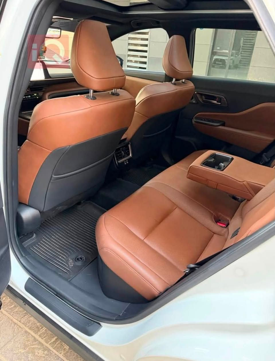 TOYOTA CROWN 2025
لمتد فول مواصفات وارد امريكي

حادثها ٣ قطع صبغ السونار موجود

رقم اربيل بأسمي مظللة 80%
 
ايرباك الستيرن والسكن راجع سستم

ماشية 14000mi 

مكانها بغداد / ***********

السعر / 25500 $ وبيها مجال بسيط

نص مكتوب في الصور:
- iQ