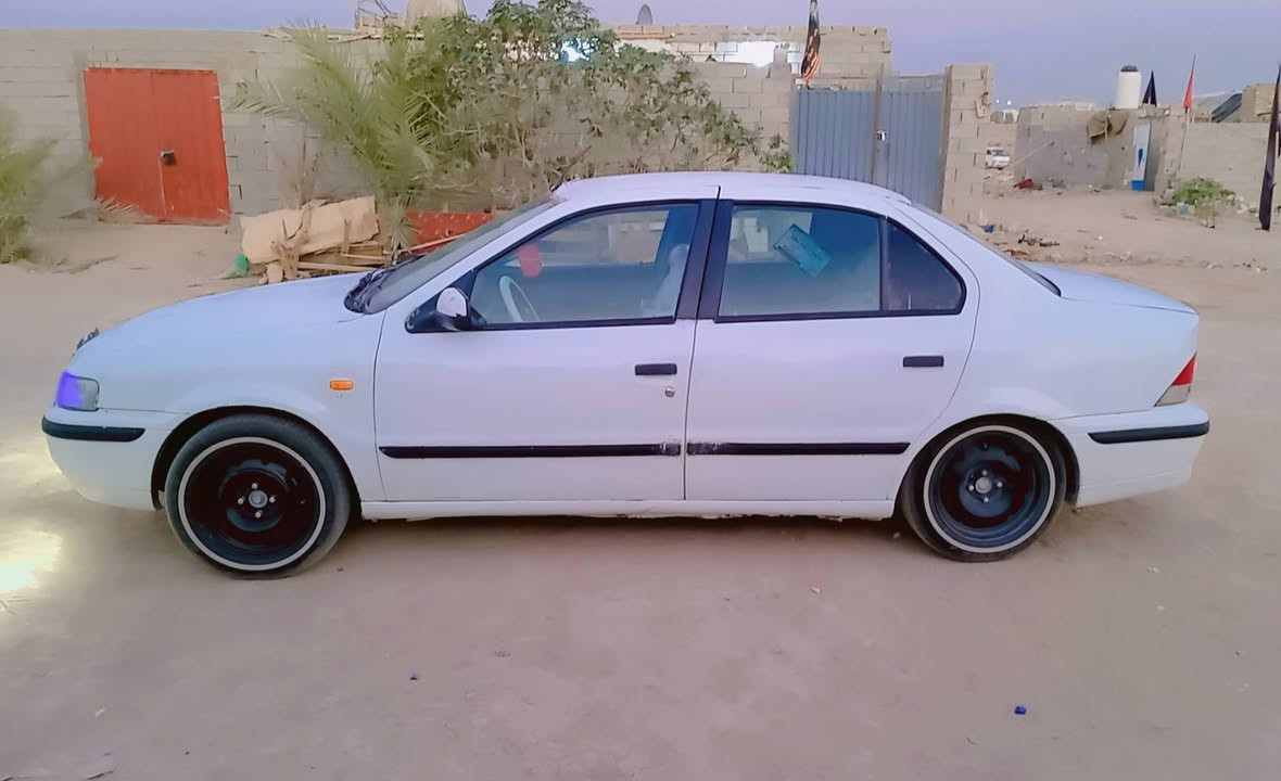 السلام عليكم سيارة سمند موديل 11للبيع  رقم نكيلزي سنويه 29 سياره بيه دحجات قليلات ومصلحات سياره متوازي  عله بيعته  مكان النجف ابو صخير سعر ٢٧وبيه مجال رقم الهاتف ***********
