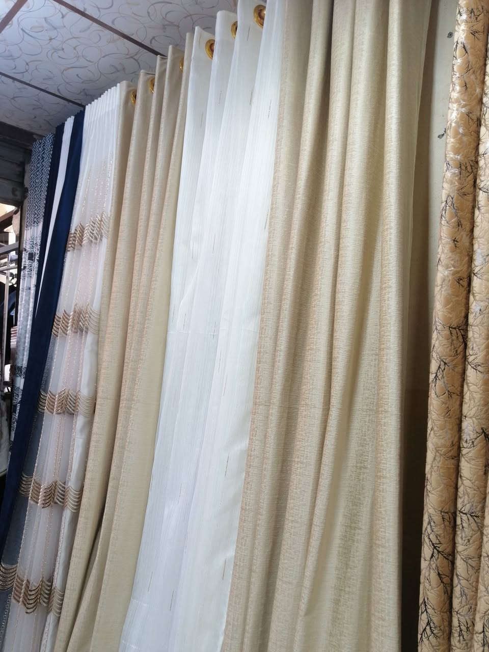 بردات قديفه فصال قياس ٥متر. نوعيه ممتازه. تجدونها في محل مفروشات ابو حمودي... القياره.. قرب الكشاكه. تلفون *********** تجدون كل مايعجبكم.
