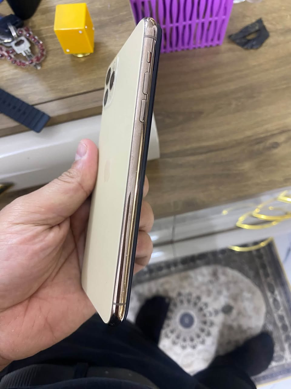 ١١برو ماكس الذاكره 256 مستبدل شاشه وبطاريه فيس ايدي شغال  الفلاش مالته مرات يشكل السعر 175  نطيحه***********
