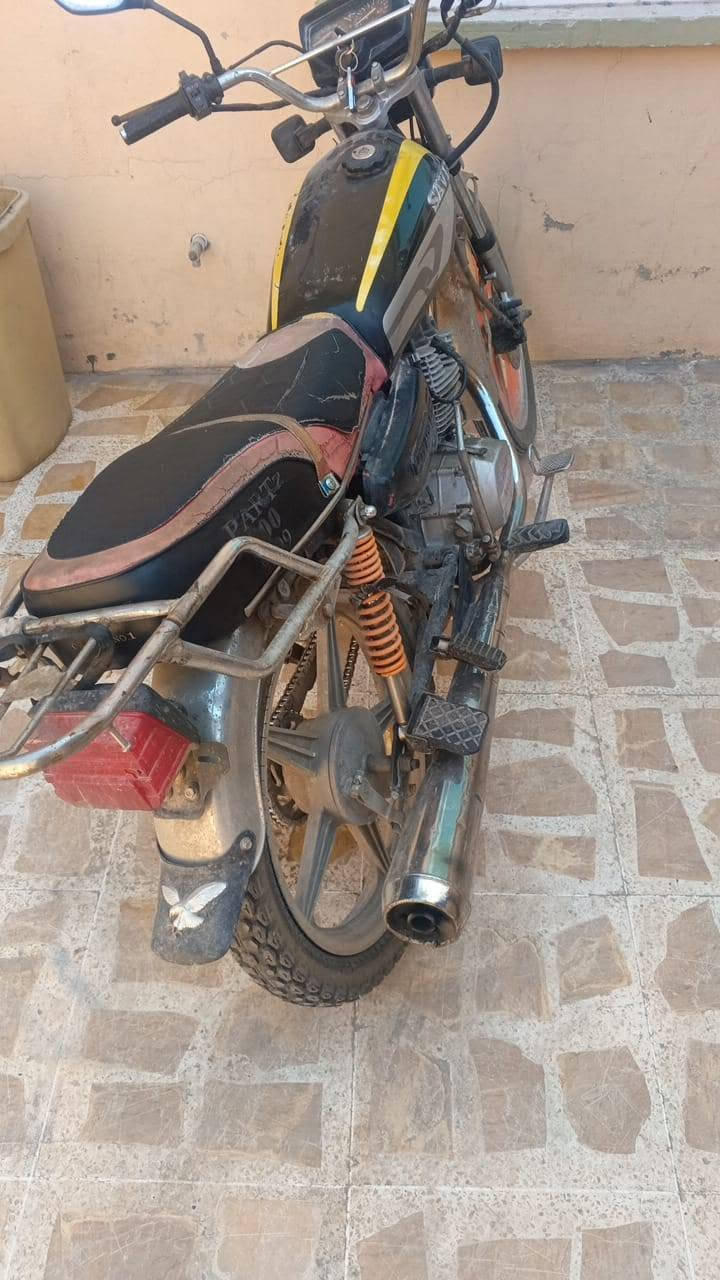 وجوسلام عليكم  ماطور سافين    موديل 21 نضيف بس صار فتره قصيره متروك وهاذ وسخ لي ع مكينه   منفيس موجود واتساب ***********
