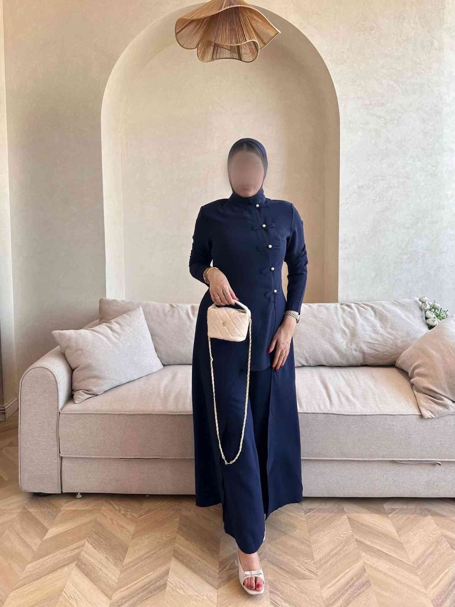 ملابس • بدون تفاصيل