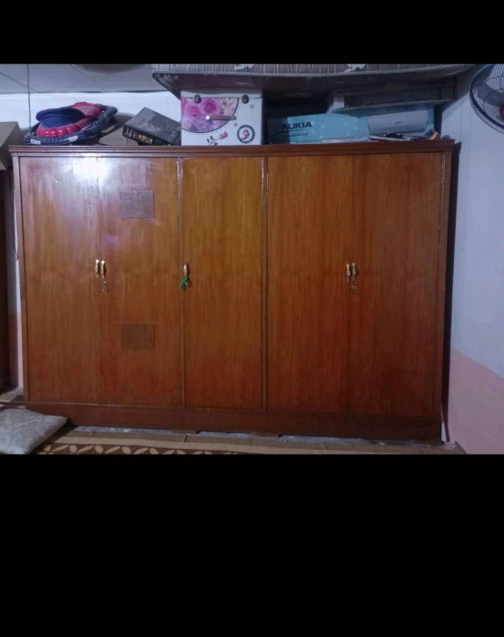 غرفة اخشاب • ٥ ابواب • الكوفة