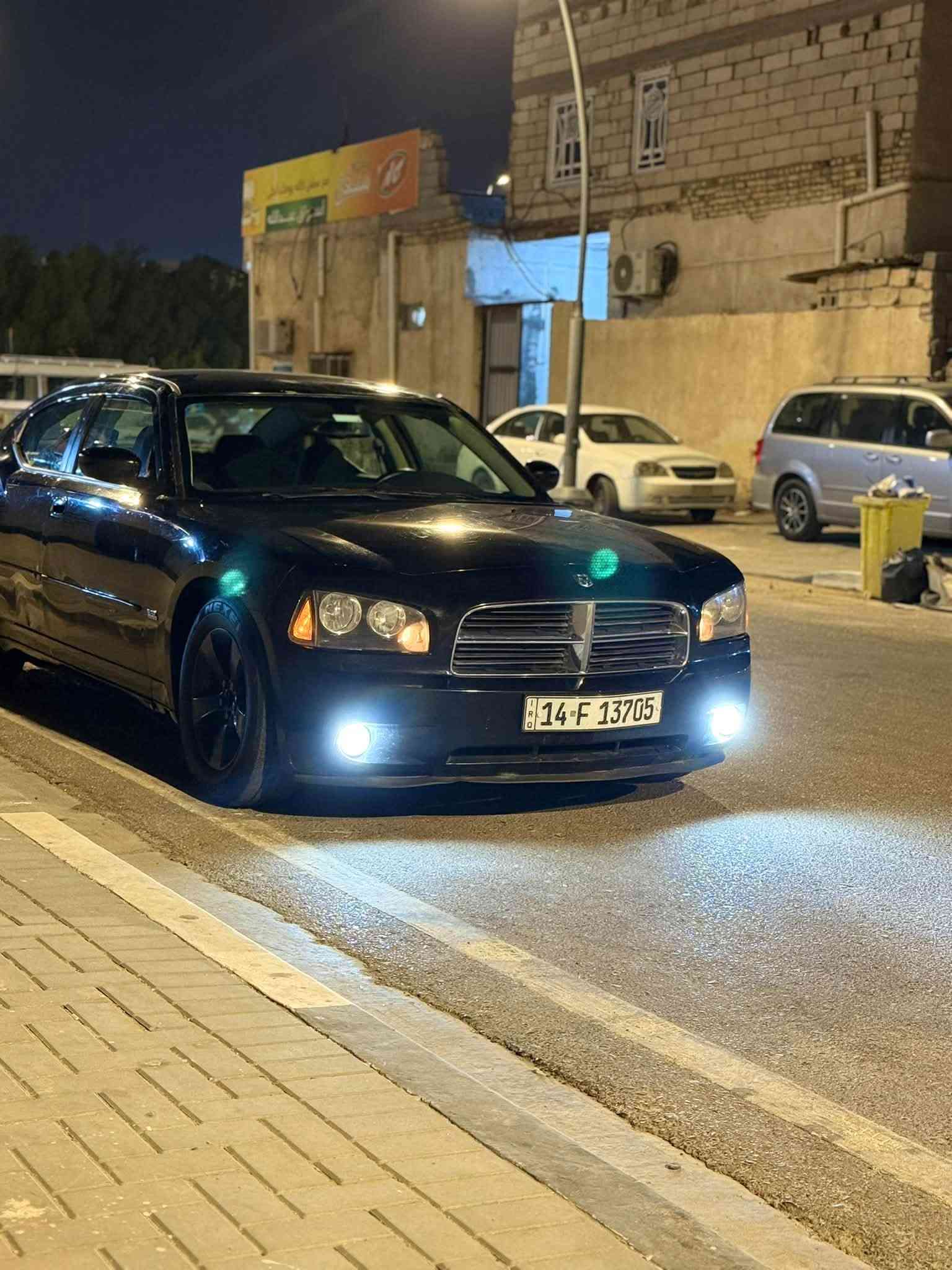 لسلام عليكم جارجر 2009 رقم بصره نكليزي الجديد باسمي سنويه مجدده 2030 سياره مكفوله من الضربه والتبديل والصبغ ما عدا الدوار مال المداكر لاكطين خياسهم وشويه يم الجامه الاماميه  والباقي كفاله محرك 3500 وكير وتبريد مكفولات 
السياره نضيفه  وباب   السعر 105 
***********مراوس حسب القناعه
