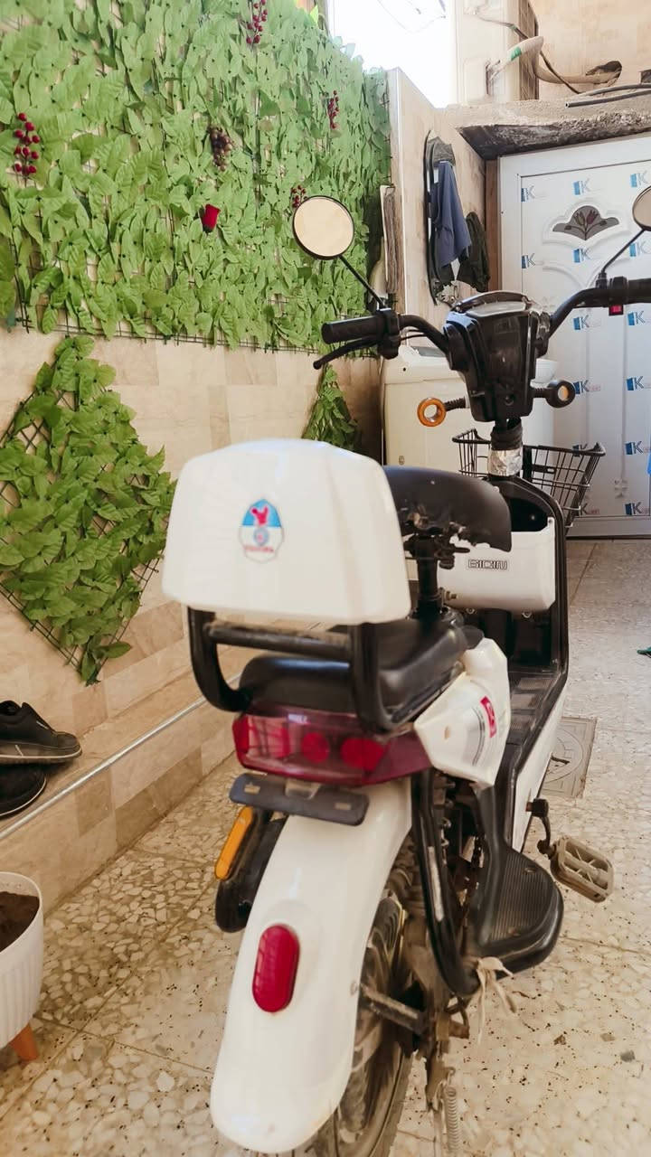 دراجة شحن كهربائية • مقاس ١٤ • مع بطاريات