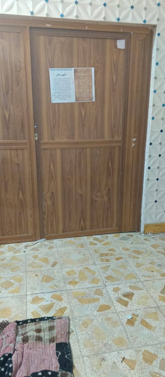 مواصفاته باب المنيوم تزگام دفتري (يتصفط عل حايط)  باب نضيف كلش مكلف بالنشر الرقم للتواصل واتساب فقط*********** السعر 175
