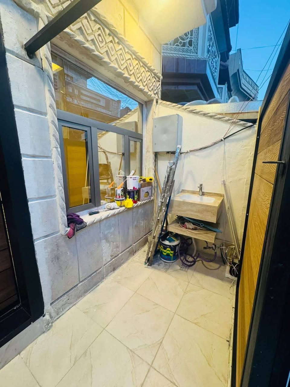 البديع للإستثمارات العقاريه 
 دار للبيع   المساحه 45 ملك صرف طابو  واقع حال 53
يحتوي على صاله ومطبخ وخدمات وغرفت نوم   🏗️  الطابق الثاني غرفتين نوم    في الطابق الثاني  🏗️ 🏗️    
عنوان الدار حي القاهره  المعلمين    المكتب حي القاهره المعلمين  قرب بيتزه بيروت مكتب البديع 
للاستفسار 
📞***********
