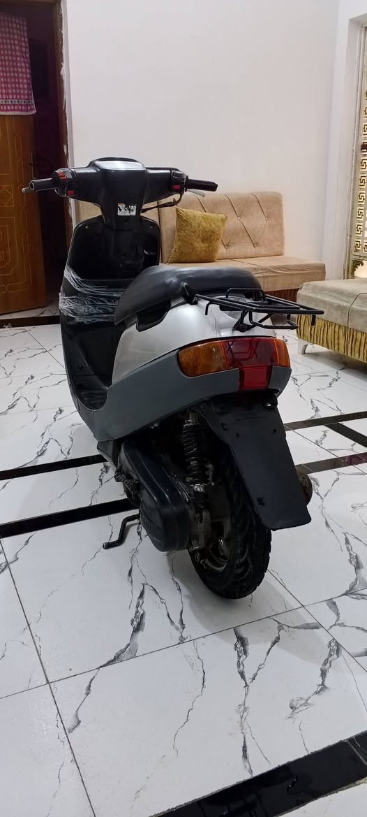 بتره فحل خطين دراجه بلكارتون كلش نضيفه مفتوحه مره وحده شرط اصلي  مكينه ناعمه خرسه شلعه تشك الكاع سرعه دك 60 كهربائيات شغاله دراجه مال جناي الياخذها يترحملي عليها السعر 325 مكان ناصريه ***********
