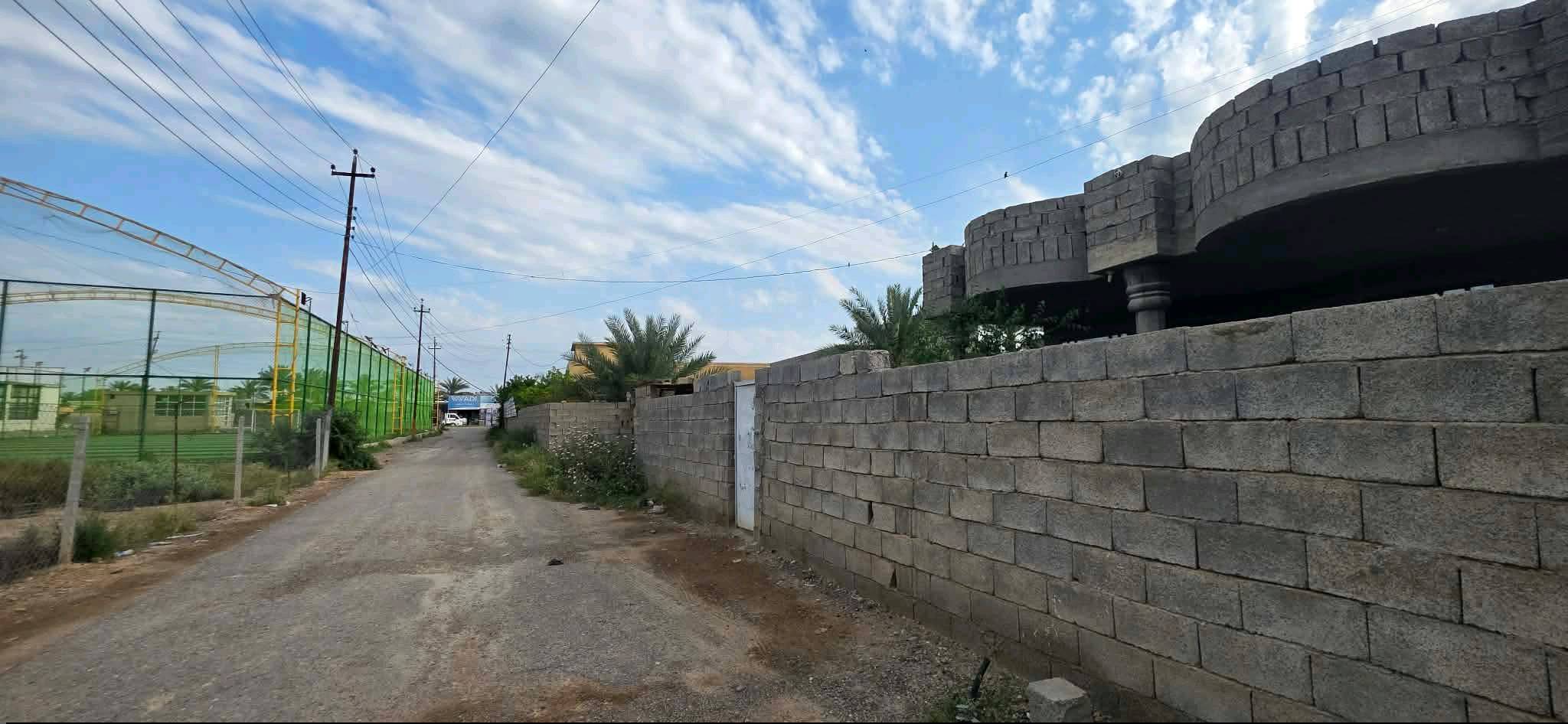 سلام عليكم دار للبيع غرفتين ومضيف ومطبخ بيت نضيف مستخدم غليل
 مساحته 560 م عنوان صلاح الدين الدجيل 