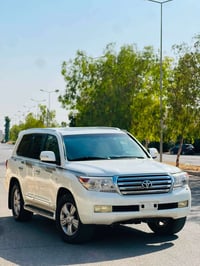 لاندكروزر • ٢٠١١ • شاشة كبيرة