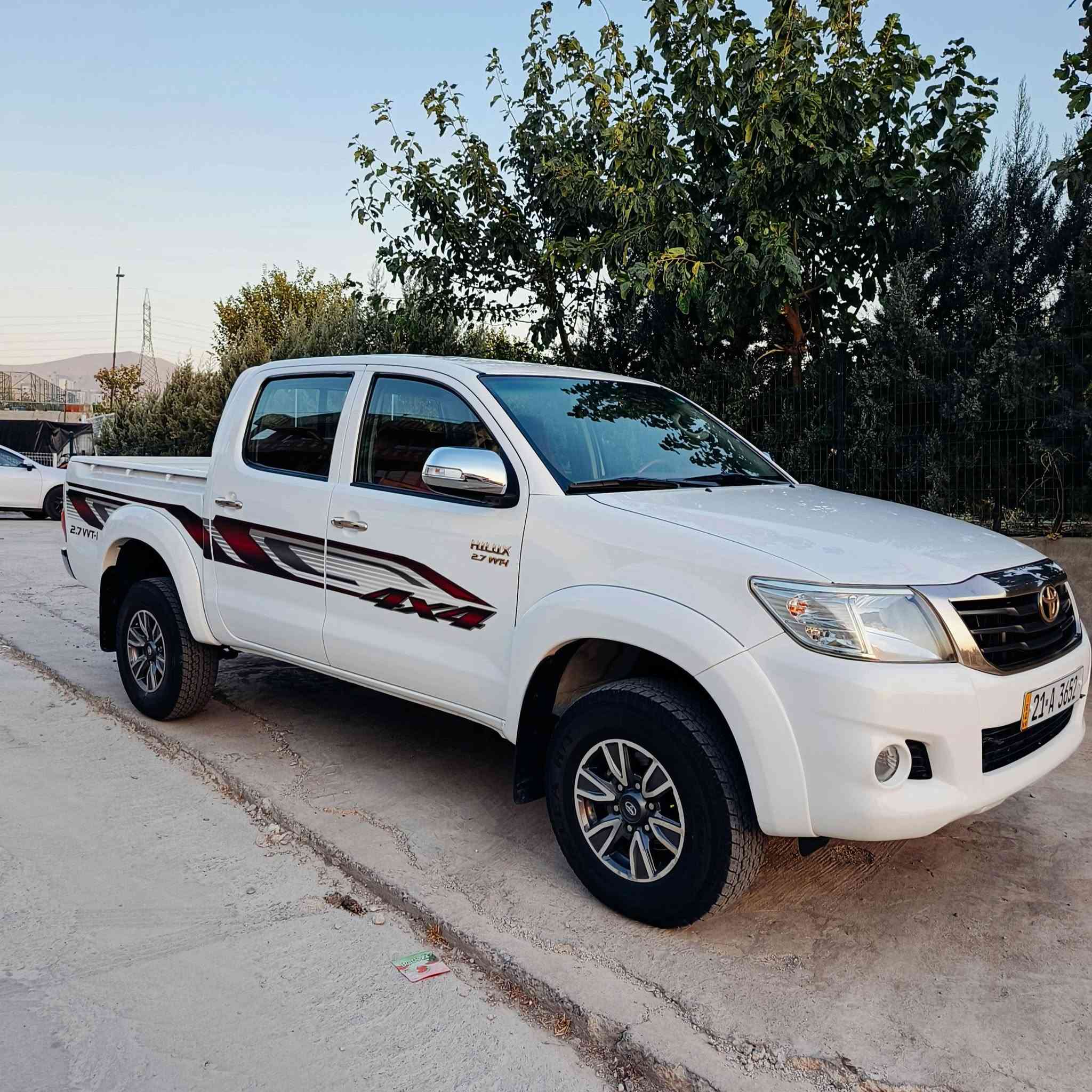 تويوتا ھایلوکس ٢٠١٢ ماشالله دەرجەیەک لە جوانی سیدنهرویە اوتوماتیک ١٠٧رۆشتوە یەک پەلە بویاخ لەدرکای سایەقایە  ماباقی بەشەرت بی ساردو جالو شوێن  ***********

