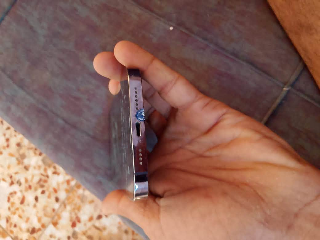 سلام عليكم ايفون ١٤ ضهر وبي نقطة سودة صغيرة لا تمشي ولا تكبر ولا هاي الجاقات جهاز نضيف مما مفتوح كلشي بي شغالل ما يصرف شحن سعرة ٦٠٠ وبي مجال بغداد مدينت الصدر ‭***********‬

نص مكتوب في الصور:
- حالة البطارية والشحن كما هو الحال مع بطاريات القابلة لإعادة الشحن، بطارية الهاتف قابلة للاستهلاك وتصبح أقل فاعلية مع الوقت. معرفة المزيد... الحد الأقصى للقدرة هذا قياس لقدرة البطارية مقارنة بقدرتها عندما كانت جديدة. قد تتسبب القدرة المنخفضة بتقليل ساعات الاستخدام بين عملية الشحن والأخرى. %٨٠ أقصى قدرة للأداء ستساعد الأنظمة المضمنة في النظام والمكونات في تخفيف آثار الأداء التي قد تلاحظها أثناء التقدم الكيميائي في عمر بطارية iPhone. شحن البطارية المحسن للحد من استنزاف عمر البطارية، يتعلم الـ iPhone من عادات الشحن اليومية، بحيث ينتظر ولا يتجاوز ٨٠% حتى يحين موعد حاجتك إلى استخدامه.
- مساحة تخزين iPhone
- iPhone
- المستخدم: 98.5 غ.ب. من 256 غ.ب.
- توصيات
- إزالة التطبيقات غير المستخدمة
- تمكين
- إزالة التطبيقات غير المستخدمة تلقائياً عندما تكون مساحة التخزين منخفضة. ستبقى مستنداتك وبياناتك محفوظة.
- المتدرج 0
- الصور
- آخر استخدام اليوم
- 29,15 غ.ب.
- Snapchat
- 16,27 غ.ب.
- PUBG MOBILE
- 3,95 غ.ب.
- Instagram
- 3,43 غ.ب.
- Facebook
- 3,04 غ.ب.
- ٤:١٢
- حول
- الاسم
- إصدار iOS
- 26.7
- اسم الطراز
- iPhone 14 Pro Max
- رقم الطراز
- MQ8A3ZA/A
- الرقم التسلسلي
- HQ6JGT6Y4F
- انتهت صلاحية التغطية
- سجل تاريخ القطع والخدمة
- الأغاني
- الفيديوهات
- ۷۹۱
- ١,٠٣٨
- التطبيقات
- IV
- السعة
- ٢٥٦ غ.ب.
- ١٧٠.٦٤ غ .ب.