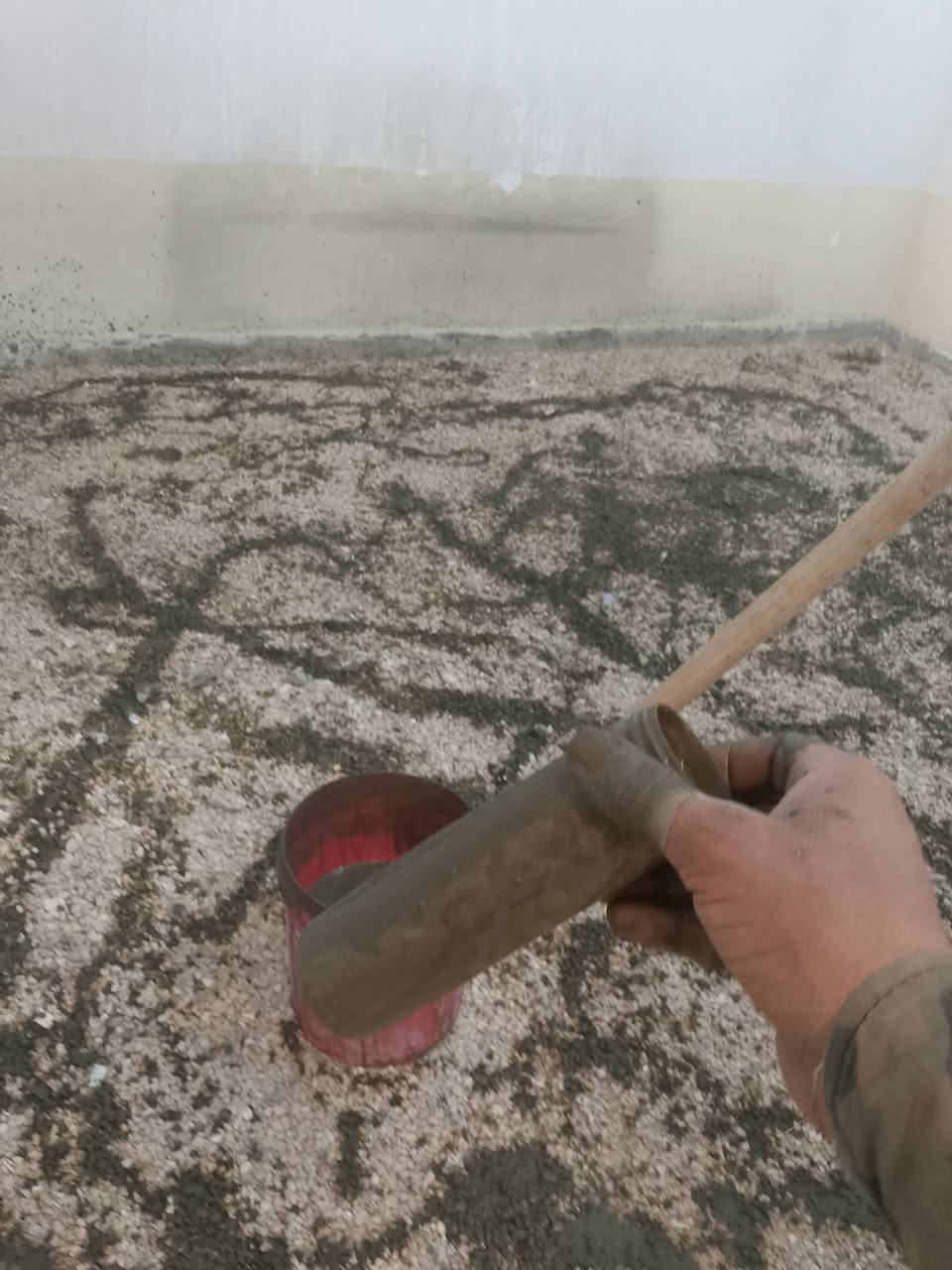 السلام عليكم كادر عمل موجود لترميم البيوت من البورق والبناء والتفليش والتعديل والارضيات والستاره وكل عمل نشتغل اللي يحب يتواصل ويانا لكافه الاعمال ***********
