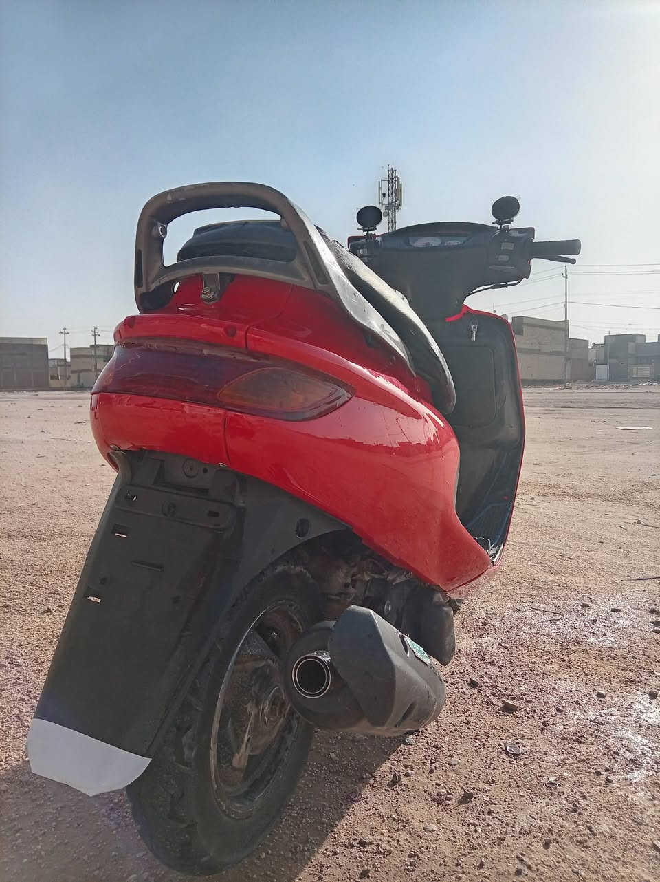 السلام عليكم دراجه فراشه للبيع السعر ٤٠٠ وبيه مجال بصيط المكان نجف حي النداء شارع ستين الثاني رقم ***********
