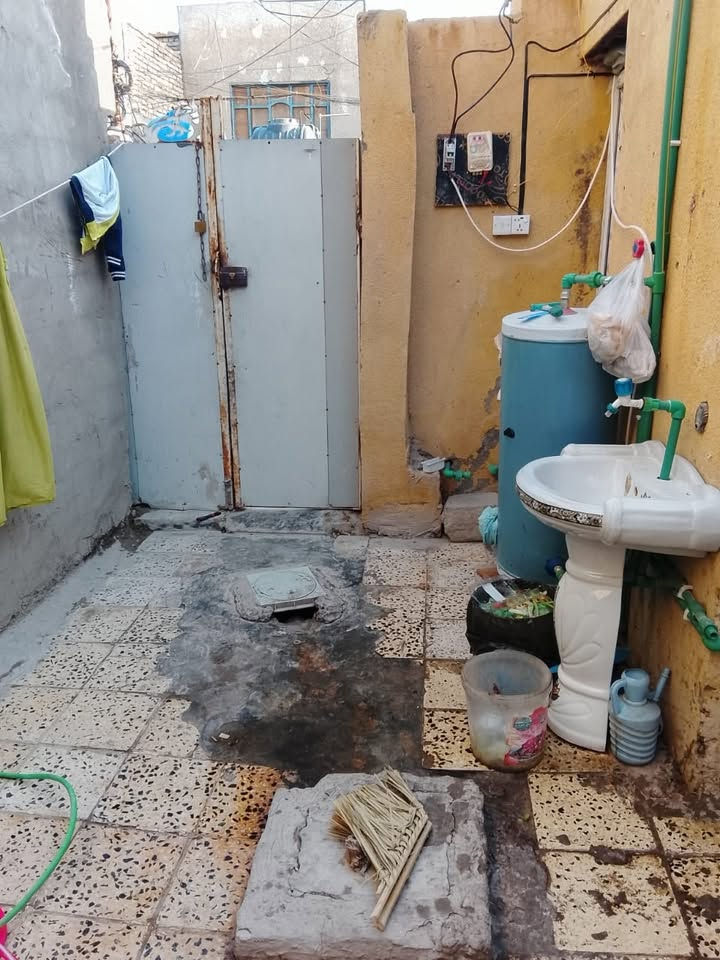 السلام عليكم اعادة نشر

عندي هذا البيت حي طارق القديم 

فرع ابو ياس 

المساحه 75 واقع حال 

حالياً البيت مؤجر 

سعر 20 وبي مجال بسيط 

هذا رقمي ***********

لان ممتواجد ع الفيس
