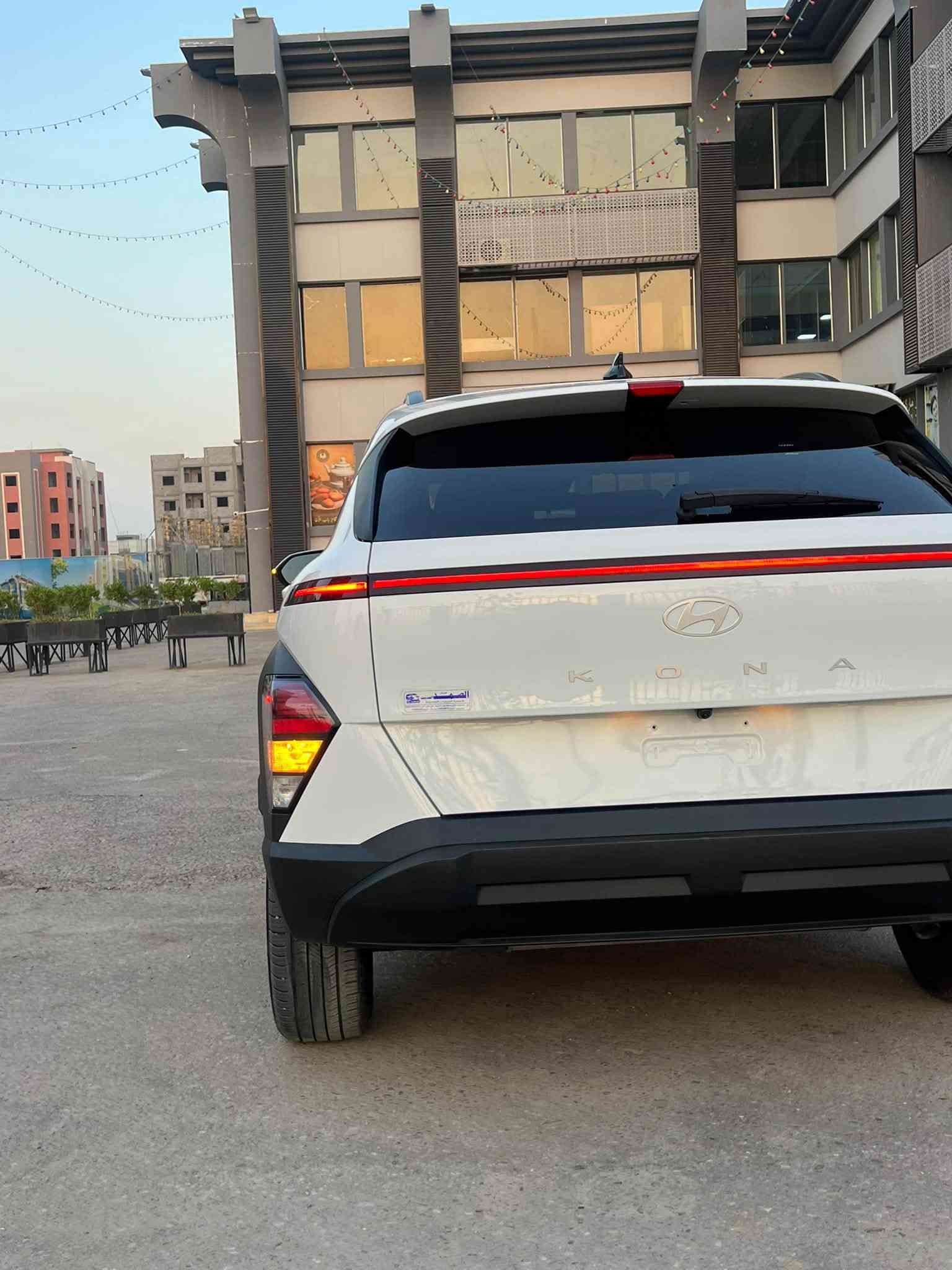 سلام عليكم للبيع هونداي كونه موديل 2024 موصفات بصمه وشاشه كبيره ولمس كامره دواره رادار يمنه ويسره رادار مامي وخلفي شغال اشاير بل مري بصمه بواب تشغيل عن بعد ولكب كروم سايد بريك كهرباء تحكم جهتين حاكيه مانع نزلاق انضمه قياده لد خلفي شغال لد مامي شغال حجم المحرك 2000 دوش كشنات تدفه استيرن تدفه السياره مكفوله من التبديل والبارد تصليح البنيد نفسه فقط والباقي كفاله عامه السياره حره جايه بسمي بدون رقم تترقم جميع المحافظات بيها فحص موقت ***********/ ***********
