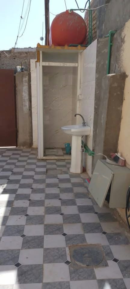 دار للبيع 250متر طابقين طهمازيه فرع مدرسة الهدف قرب الروائي الصغير الطابق الأول غرفتين وهول ومطبخ وصاله وطارمه جبيره وحديقه وممر داير البيت وصحيات داخليه وخارجيه والطابق الثاني غرفه وهول وصحيات وصطحين طابو زراعي 25للاستفسار اتصال ***********
