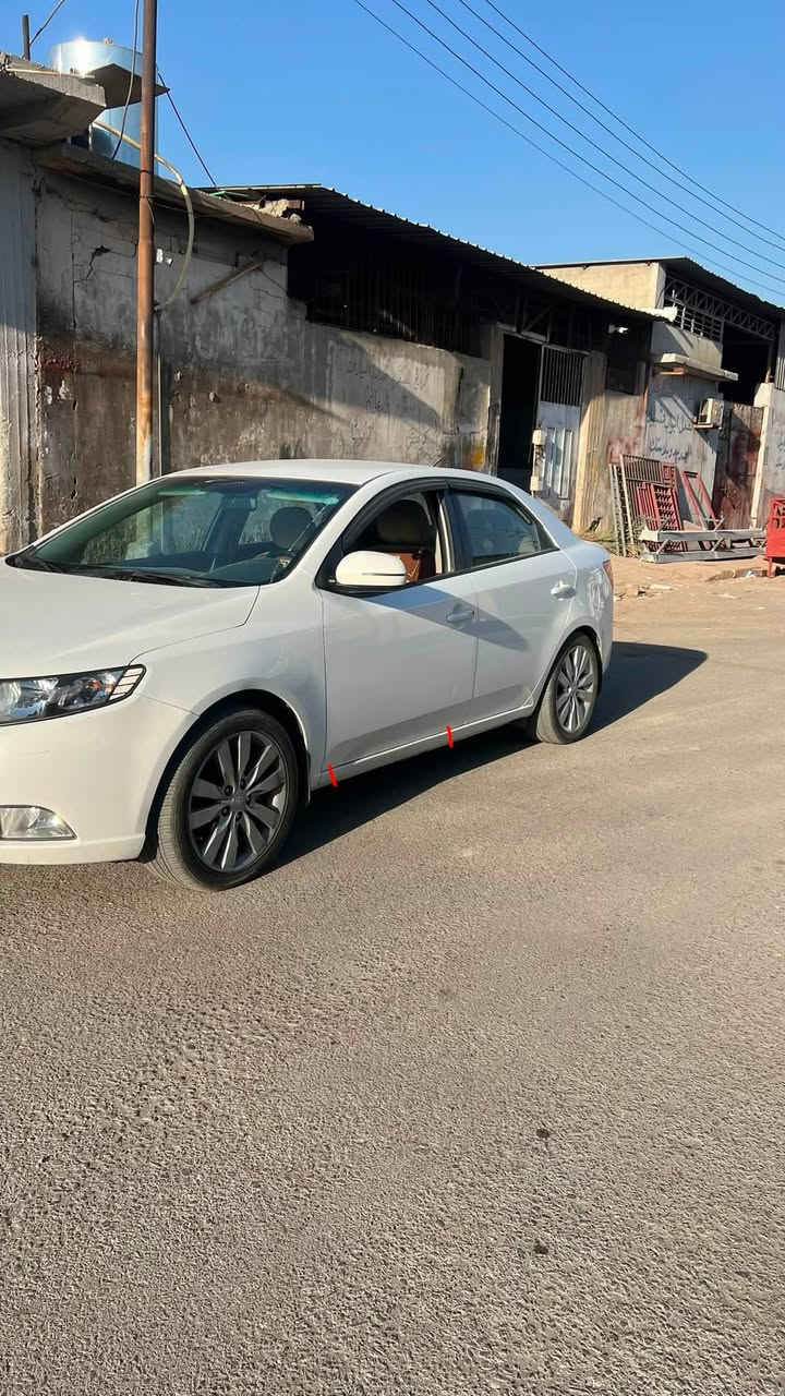 سيراتوا 2013 كير مكينة شرط تبريد ثلج ماشية 160 بيها بارد بداية الجاملغ اليمين وجوا باب السايق بل دوسة شوية صبغ ماشرين بل صور ثنينهم. الباقي كلوا شرط خمسة ويل كب حساسات خلفي شفتات وتحكمات ستيرن مرايات شفط مكينة 1600 سنوية نهاية 2027 السيارة جاهزة السعر 115 وبيها مجال مكانها موصل ايسر 
للاستفسار ***********
