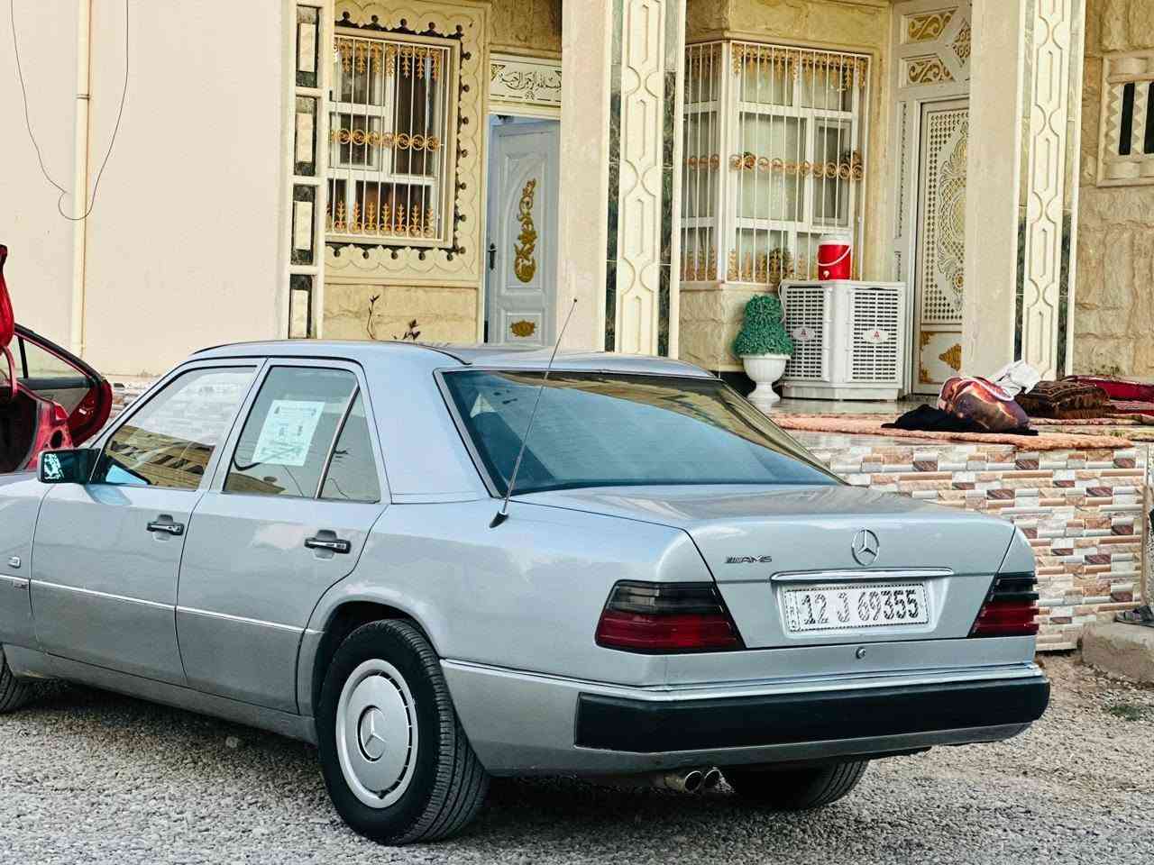 السلام عليكم
للبيع مرسيدس دب 300 
موديل:1987
محرك 2500
رقم نينوى دولي 
سنوية جديده _هزه جديده
4 جامات كهرباء 
تبريد ثلج 
بصمة+تشغيل عن بعد 
تخم تاير جديد 
صدر جديد 

سياره جاهزه محرك گير كهربائيات كله شرط 

السعر:55
العنوان: صلاح الدين_ الشرقاط 

***********
