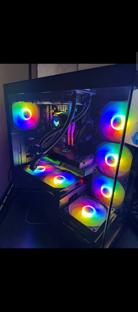 السلام عليكم للبيع
🟢مواصفات🟢

M.B: Gigabyte B760 DS3H DDR4

G.C: RTX 3070Ti ZOTAC TRINITY OC 8GB

CPU: iNTEL i5 12400F 

RAM: DELTA T.FORCE 16GB (8*2) 3200MhZ 

HARD:  NVME 256GB

HARD:  1TB HDD

COOLER: LIQUID COOLER ASUS TUF GAMING LC240 ARGB

POWER: FSP HYDRO PRO 800W BRONZE

CASE: DARKFLASH DS900 7FAN
***********

نص مكتوب في الصور:
- ٢٠٢٦/٠٨/٠٧
- ٠١:٤٤ م
