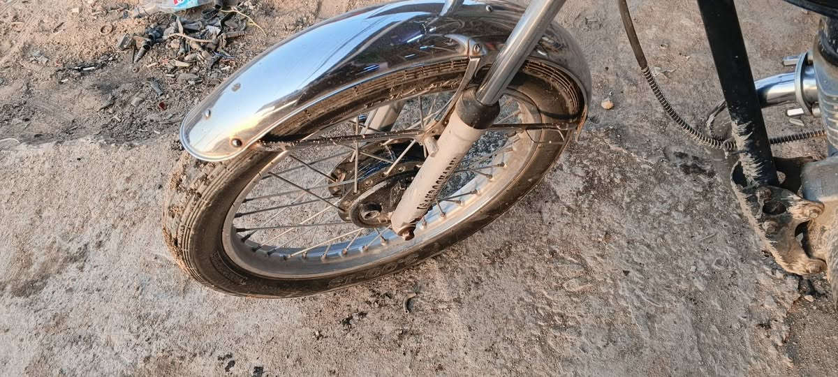 دراجه كلك ستوني مكمل محركه  كله شغال فوول باتري جديد لايت  بريك صالصنه  ناعمه تخبل ولله محرك ستوني جفته  عنوان نجف كوفه سعر 250 قفل  ***********
