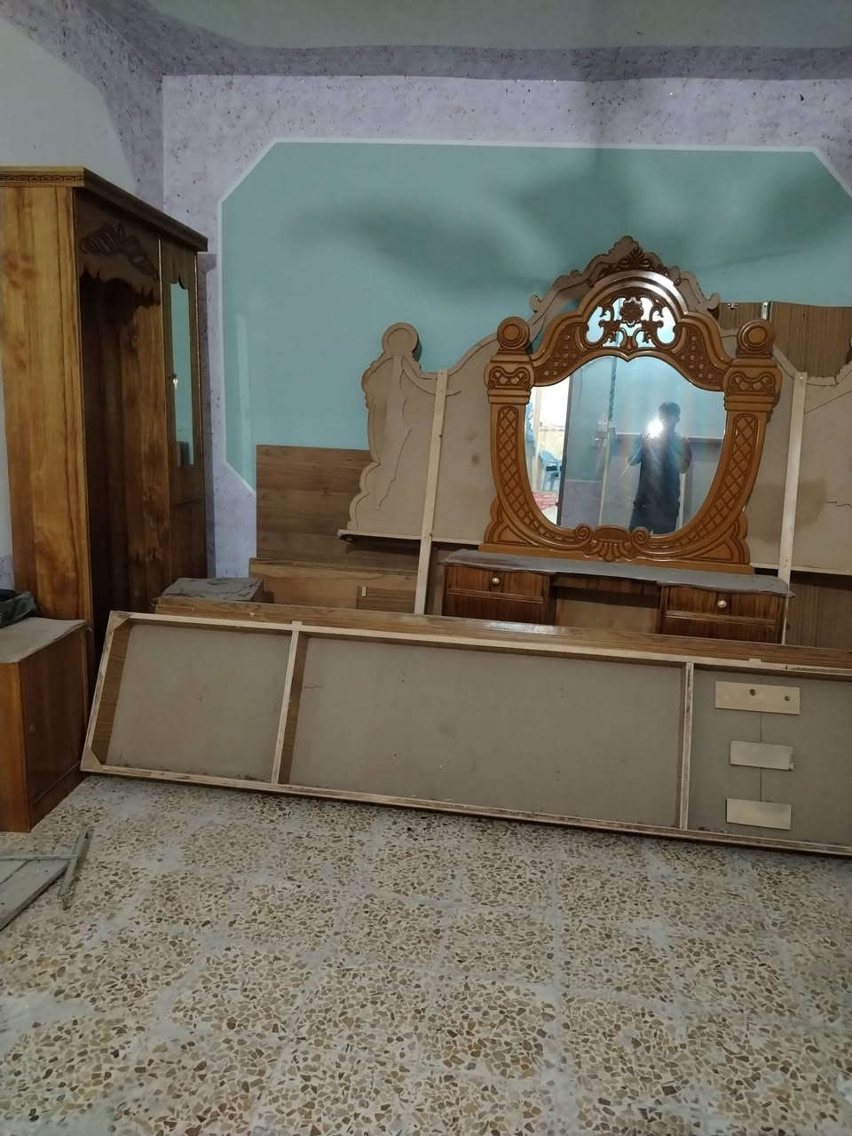 غرفه اخشاب للبيع جديده ما مشدوده ابد للبيع سعر 1000مليون اتصال على هذا الرقم *********** المكان النجف كوفه ناحية العباسيه منطقة الوهابي
