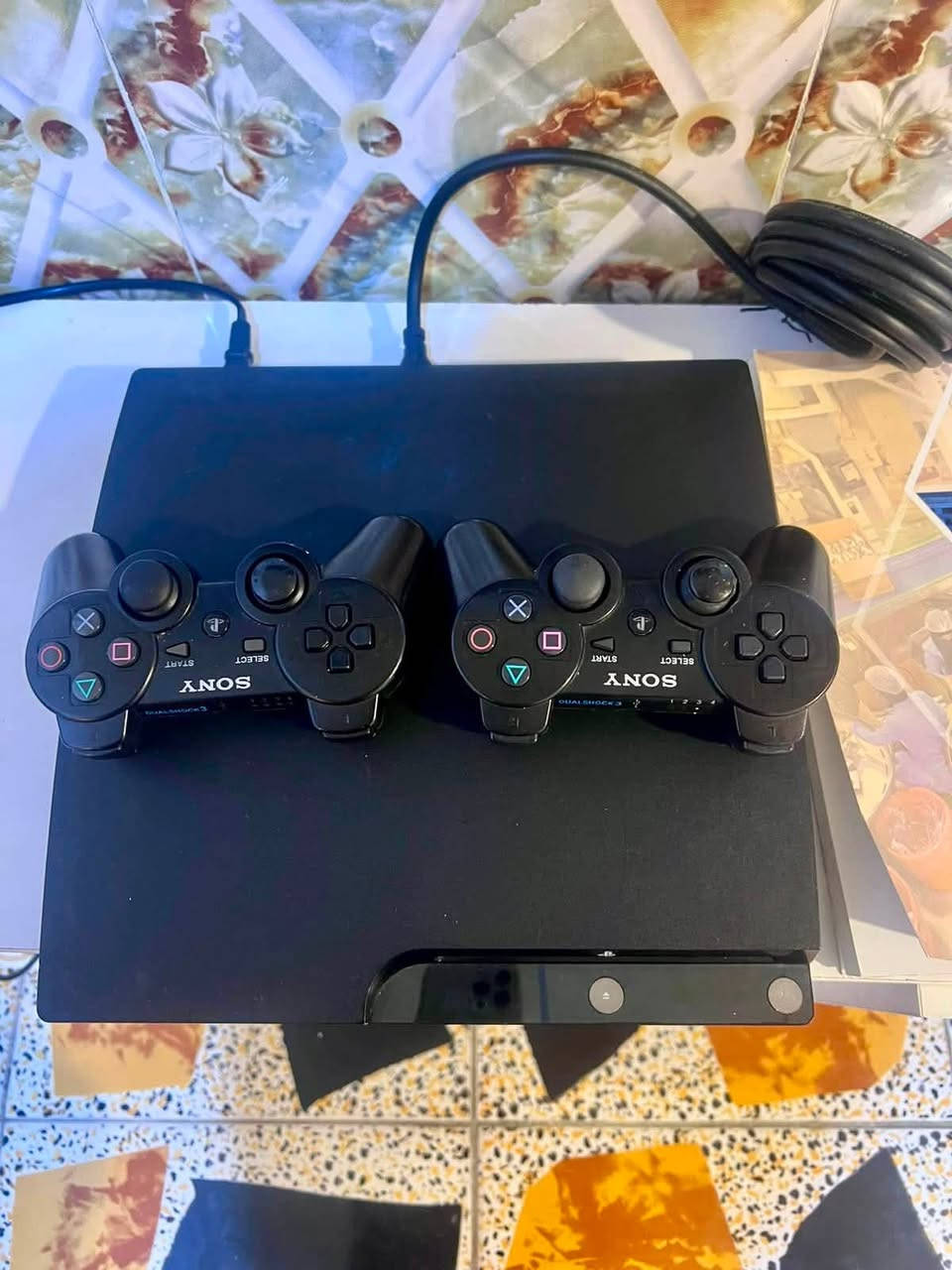 Ps3 مهكر
جهاز نظف كلش مرتبة على اخر حباية لوك ستيكر
ملحقات :-
2 جوستك ( يدات اثنين )
هارد 500 GB
كيبل HD اصلي
كيبل شحن اصلي 
+ تكدر تربط بي نت WiFi

السعر 150 الف ( مئة وخمسون الف دينار لا غير )
*********** واتساب + اتصال
