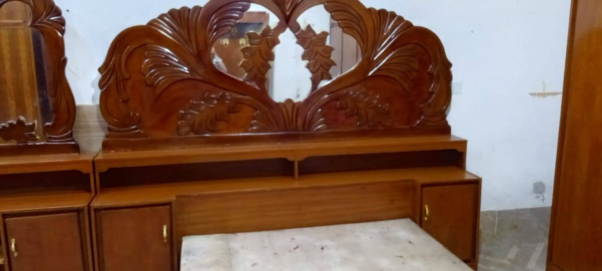 غرفه للبيع السعر 500 وبيه مجال العنوان الرمادي الزراعة قرب الجنسيه الموحده ***********
