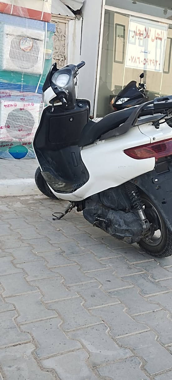 دراجه فراشه فحل ل بيع كلها شغاله
بيها بخار السعر 400وبيها مجال
مكاني نجف حي الميلاد
***********
