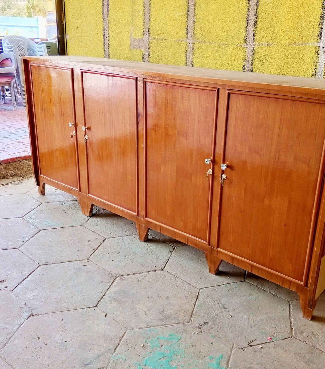 مناميه مستعمل أربع ابواب نضيف العنوان حسنكوي مقابيل اعدادية تلعفر نجارة الأمين للاستفسار ***********
