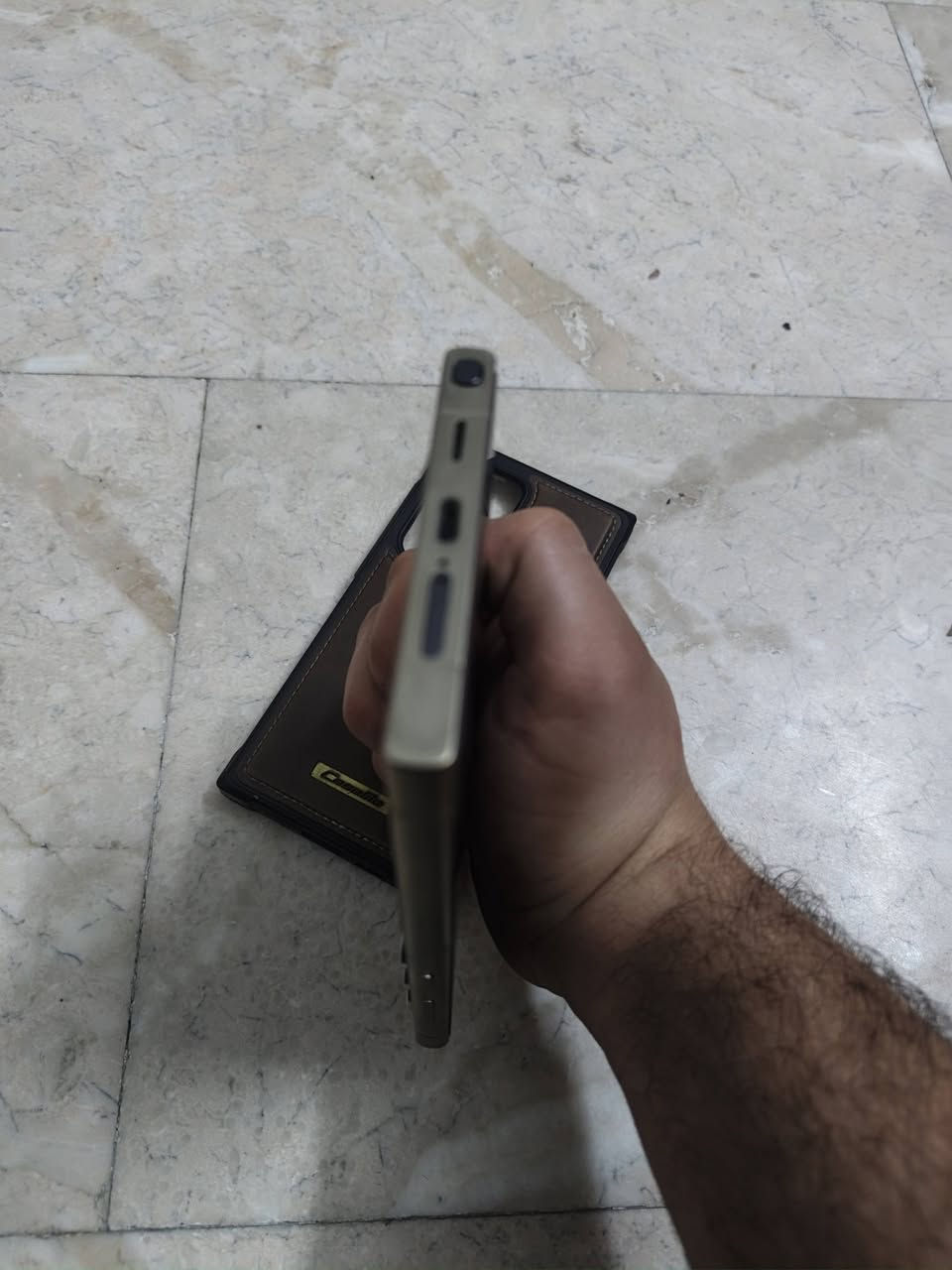 السلام عليكم جهاز s24 Ultra ذاكره ٢٥٦ الجهاز استعمال بسيط مال بيت ونضيف حيل بس الشاشه مبدلع ومثل ما موضح بلصور الشاصي يختلف لونه عن لون الضهر اختلاف بسيط لأن مالكيت نفس لونه سعر الجهاز ٧٥٠ وبي مجال *********** واتساب وخط ومتواجد
