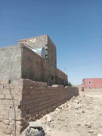 بيت للبيع المساحة 500 ماي كهربائ المكان  حي لامين قريب عله ديوان الجغا...