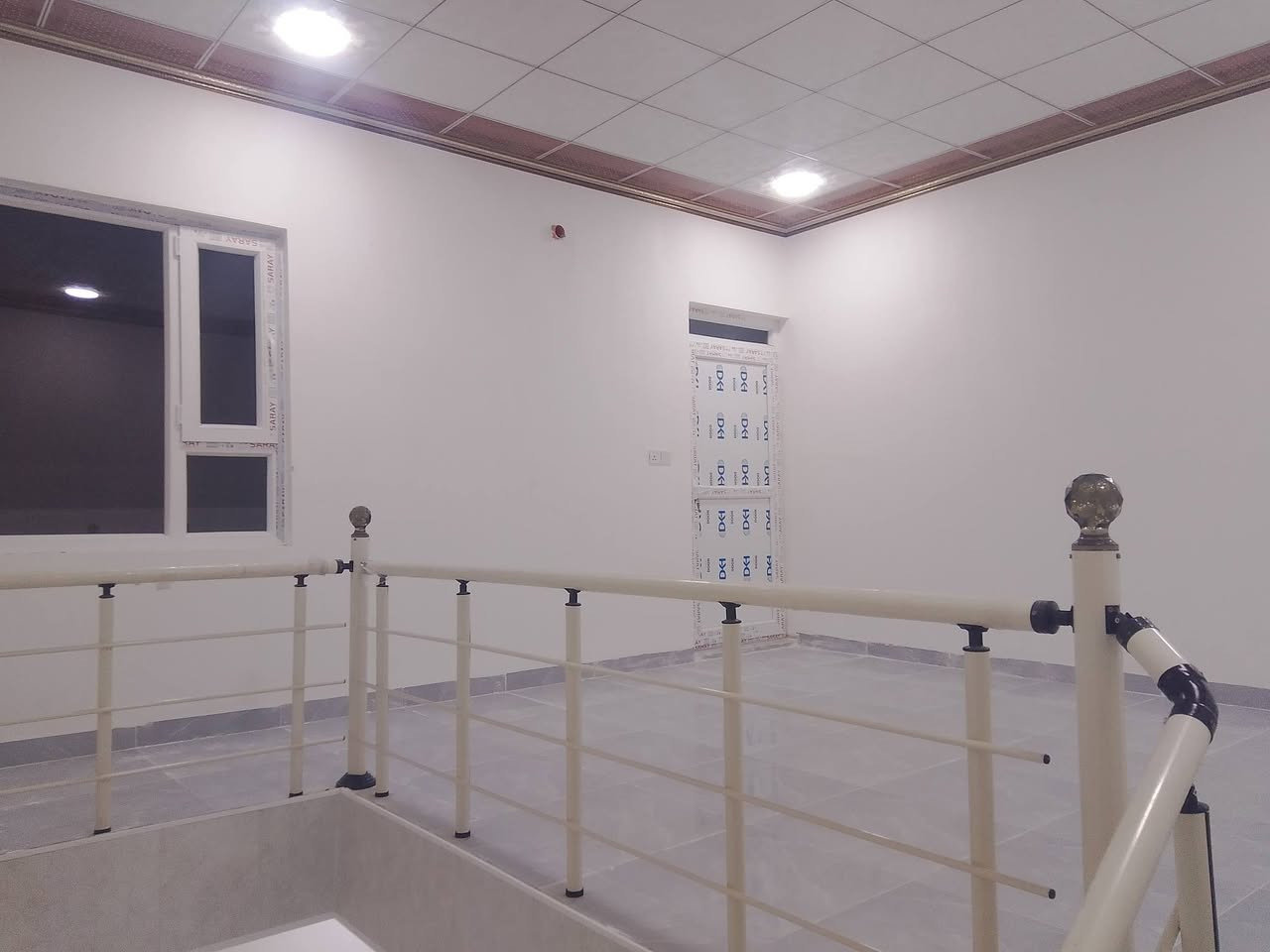 بيت للبيع توله فروش خلف مول مرواري مساحه120متر مربع(طابو زراعي)    بناء طابق ونص حديث جديد طالعين منه العمال الطابق الأول غرفة نوم1
استقبال مطبخ
حمام صحيات 
الطابق الثاني 1غرفة نوم
صاله
كاشي سيراميك سقف ثانوي موقع بلبدايه صاير السعر65مليون وبي مجال رقم الهاتف***********

