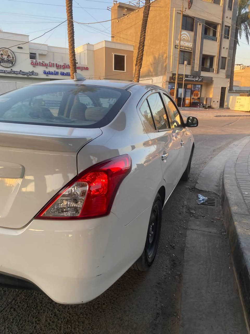 نيسان سني هندي 2024 
مكفولة من الضربة والصبغ والبارد
السعر 120 بيها مجال بسيط

رقم بغداد ب اسمي  
 سويجين2
تحكم ستيرن
شاشة 
الجام الخلفي جوبي 
مكاني بغداد الحرية 
***********

