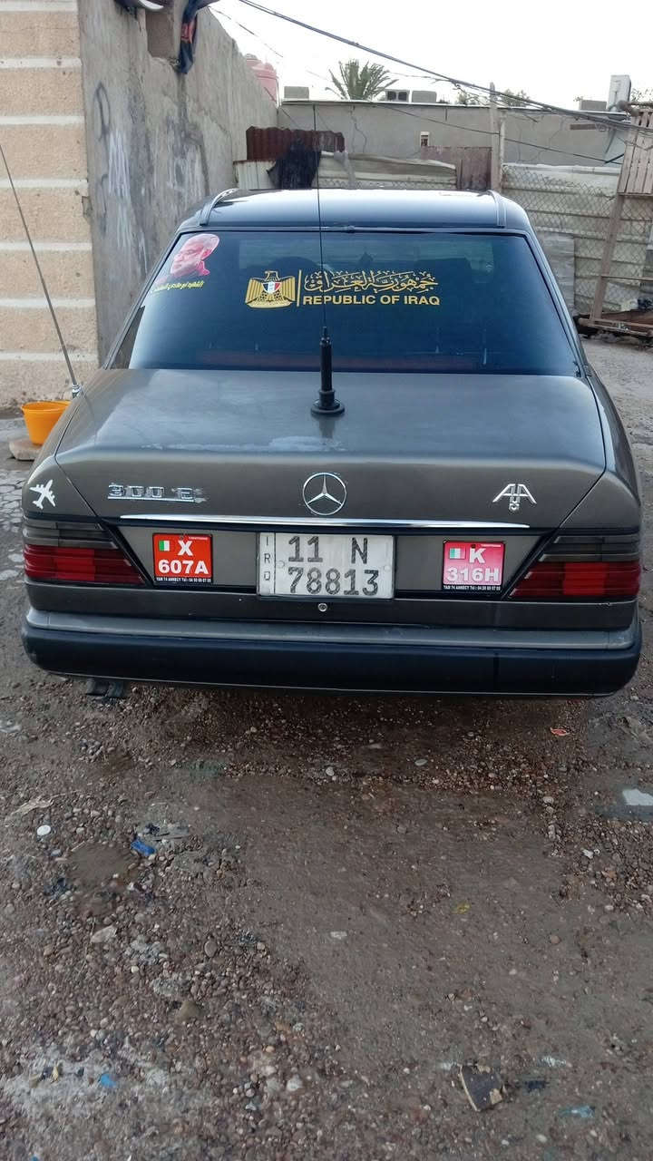 السلام عليكم مرسيدس دب موديل 88 غرفتها 91 كير ومحرك بلادي بلادي ***********
