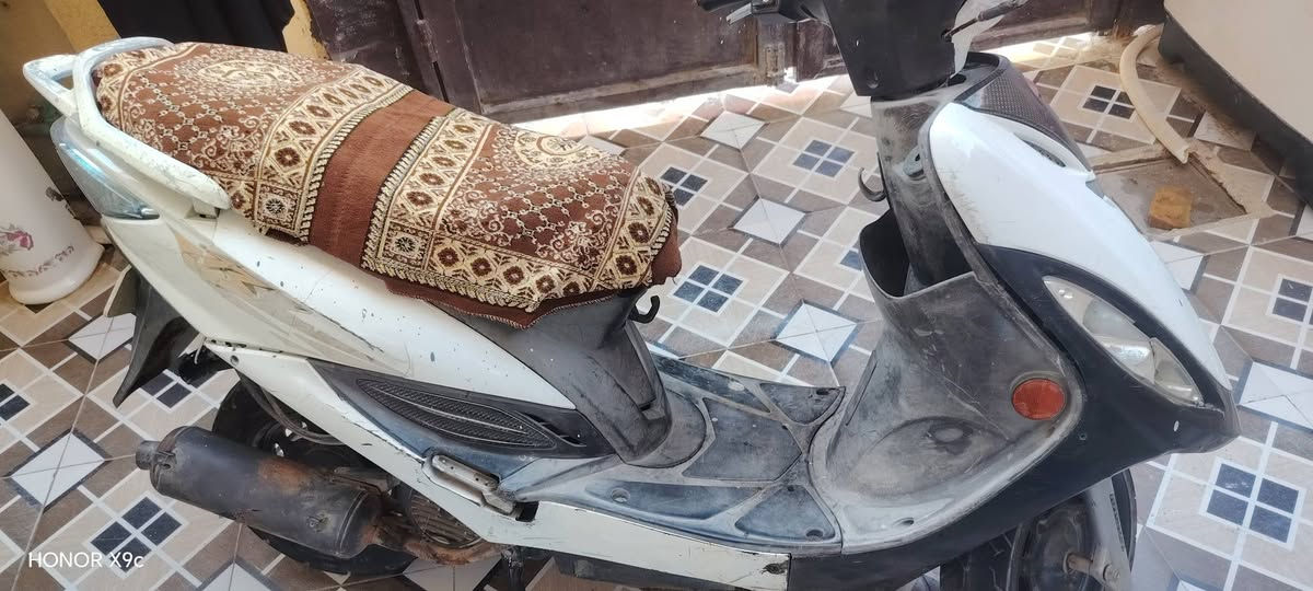 دراجه جي 4 للبيع الدراجه كايمه بس تمشي مابيها شي ياباني العنوان كربلاء حي الحورء  السعر 175 الف رقم ***********
