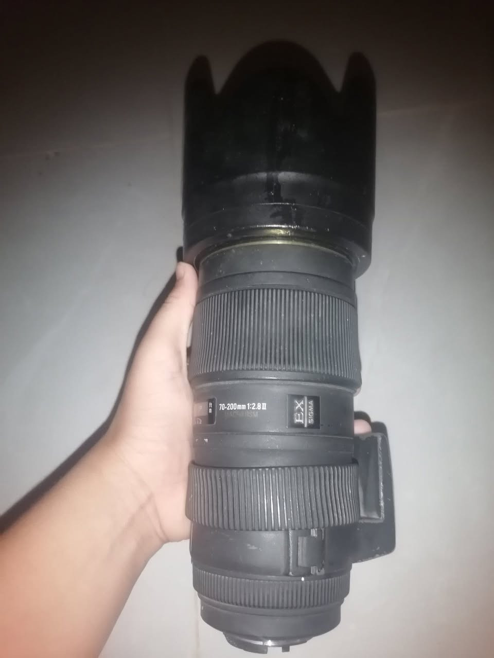 كامره نيكون 7200
موصفاتها معروفه وصورتها تخبل 

كامل ملحقات 

بطاريه+رام
 عدسة نضيفه 100‎%‎
70/200فتحه 2:8نضيفه  

وتساب  ***********
