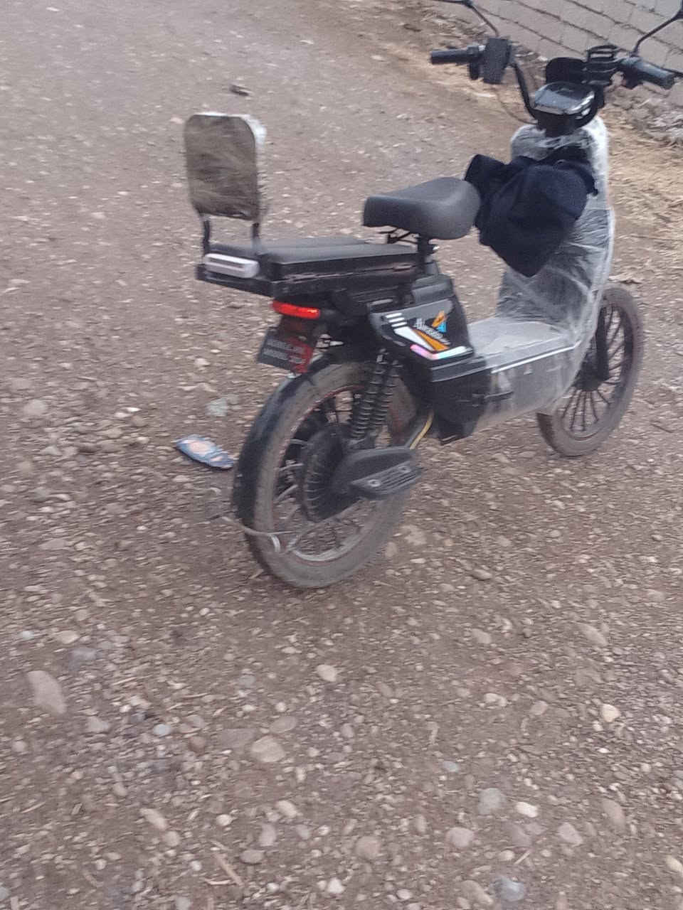 السلام عليكم 
ماطور شحن ب220 او مرااوس بانزين
