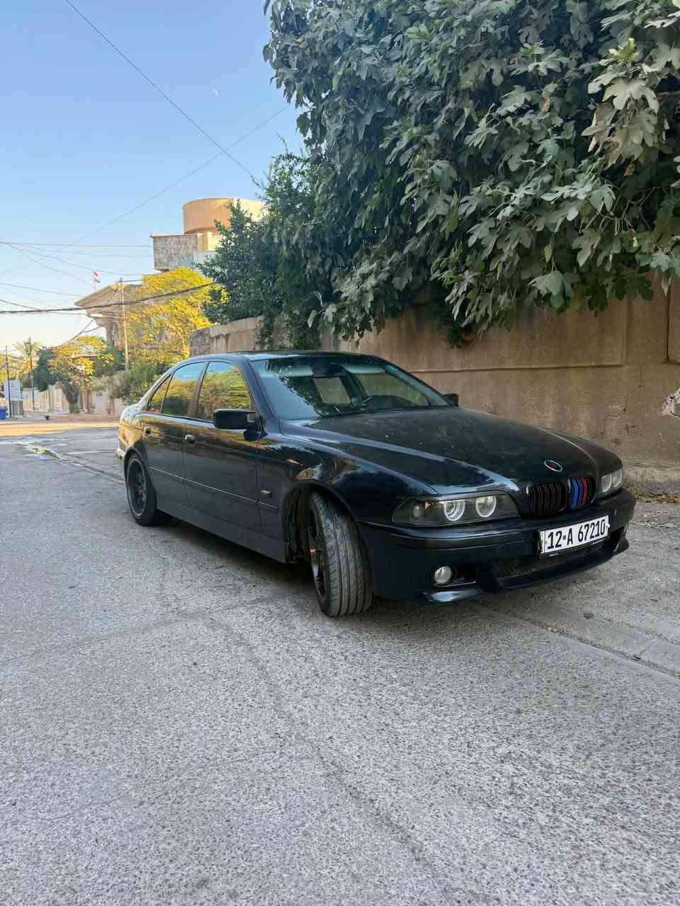 للبيع سياره اصل 28 سنويه وبليته 
محرك وكير تبريد كلو شرط
السياره بدون ضرر او دعم بيها قطع صبغ 
كهربائيات كلها وضع شركه 
شاشه كار بلي اصلي 
محدثه كلها M داخل خارج
موديل1998
عليها كزوز رياضي تحكم يغلق ويفتح
ويل وطخم تاير جديد بطاريه جديده
السياره ما يعوزها شي 
سنويه وهزه جديده باسمي 
سعرها 98 
*********** موصل, نينوى
