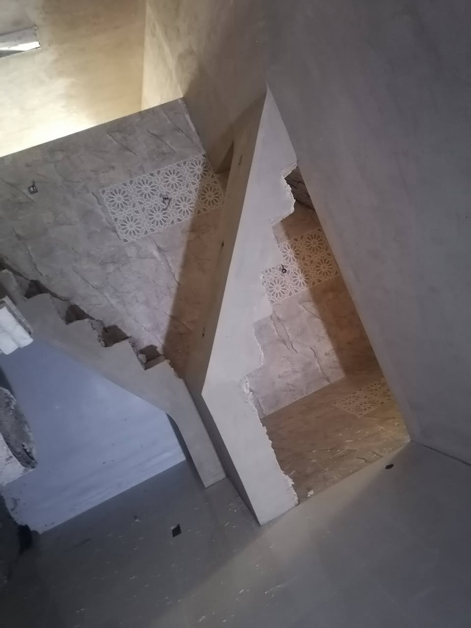 خلفة جص وبورك متفرغ حالياً وشغل نظيف ودرجه اولى شغلي فقط بغداد للاتصال ع رقم تالي *********** او مراسلة واتساب
